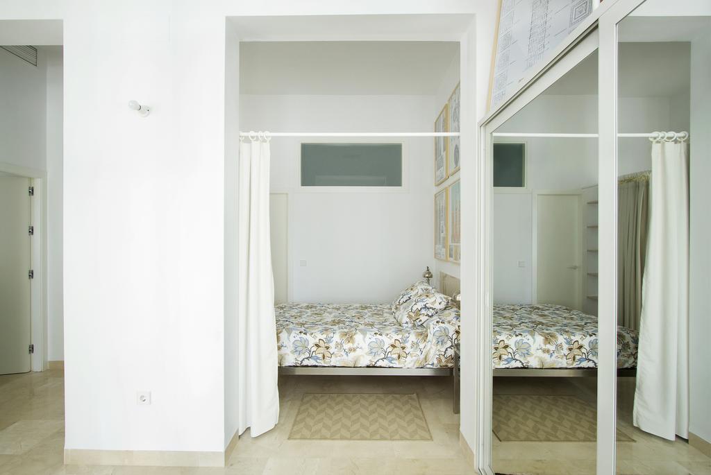 Apartamentos Alemanes Gradas Luxury Seville Room photo