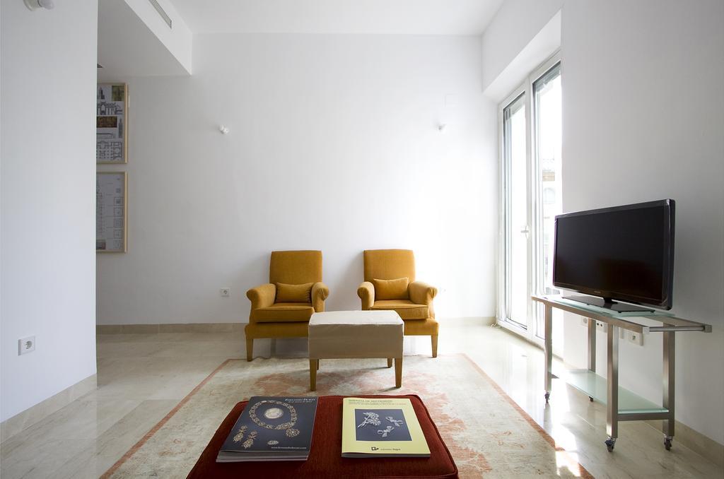 Apartamentos Alemanes Gradas Luxury Seville Room photo