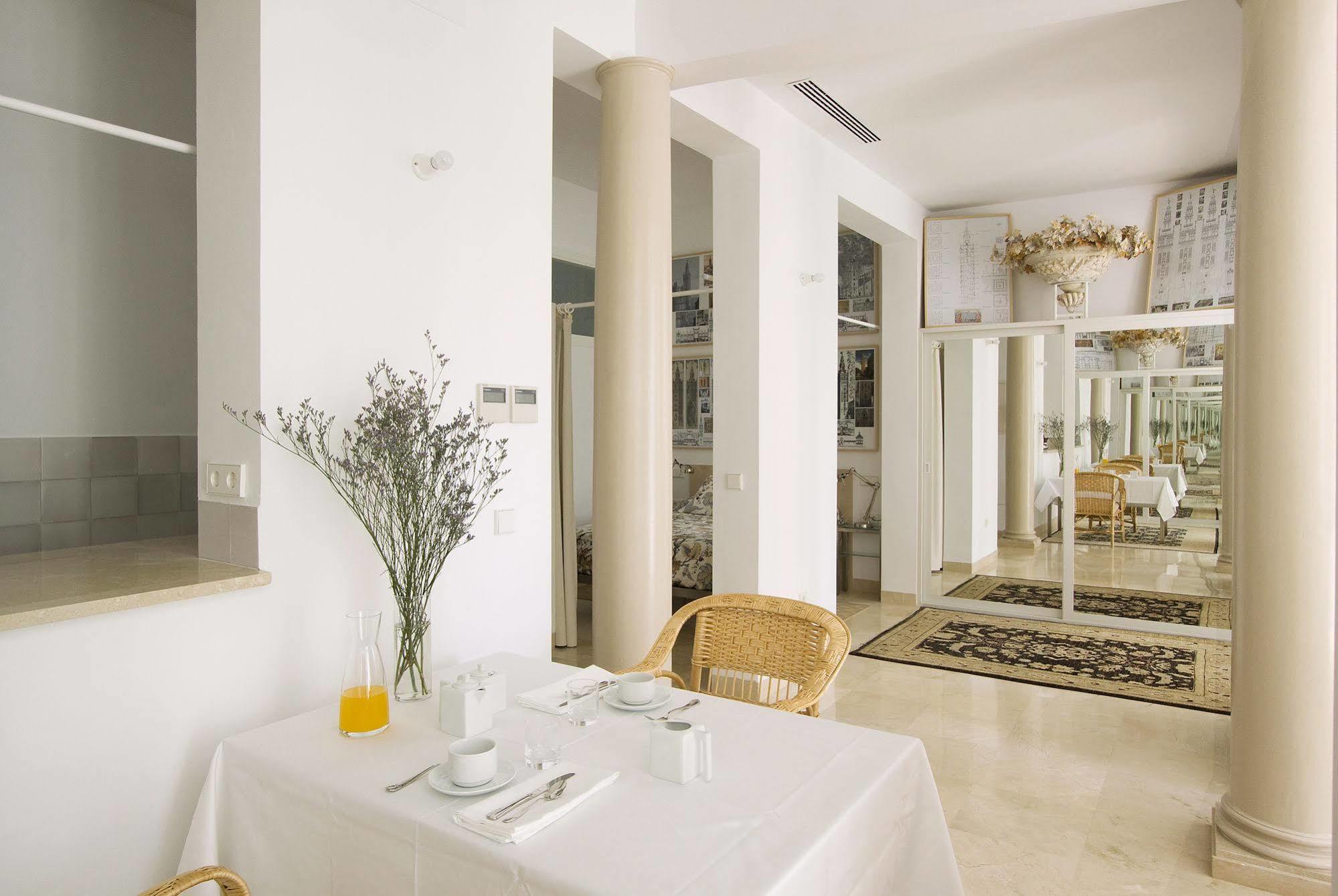Apartamentos Alemanes Gradas Luxury Seville Exterior photo