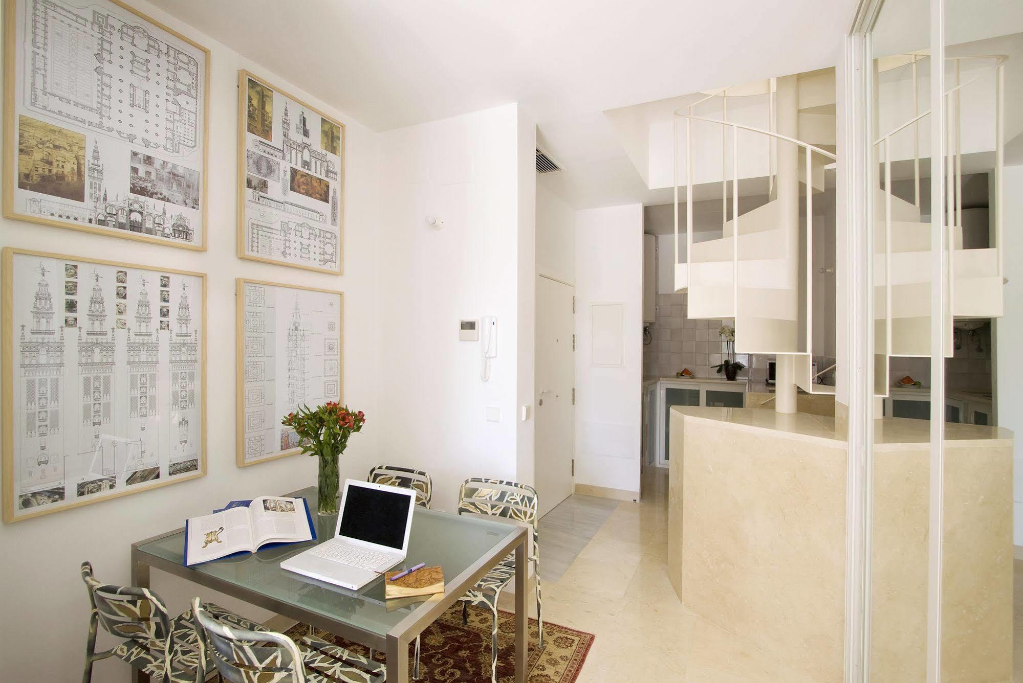 Apartamentos Alemanes Gradas Luxury Seville Exterior photo